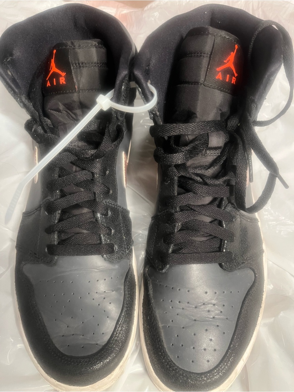 Jordan Air Jordan 1 Retro High Bronze Medal Leather Lace Up Black Gray.  
US12